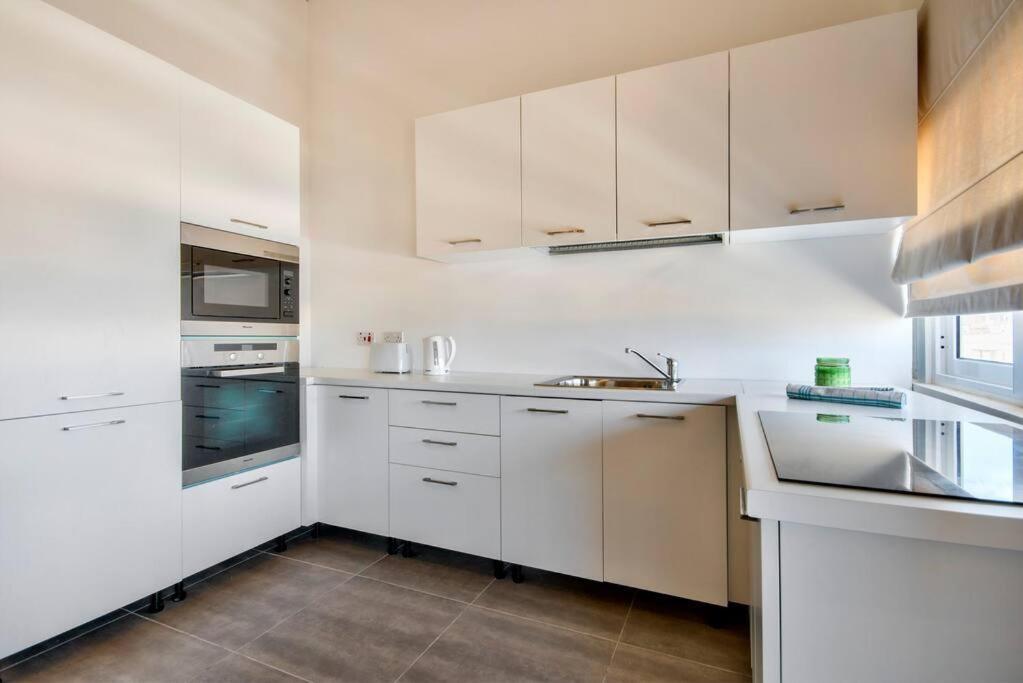 Vallettastay - Harbor View Gem -Sea View 2 Bed Apt المظهر الخارجي الصورة