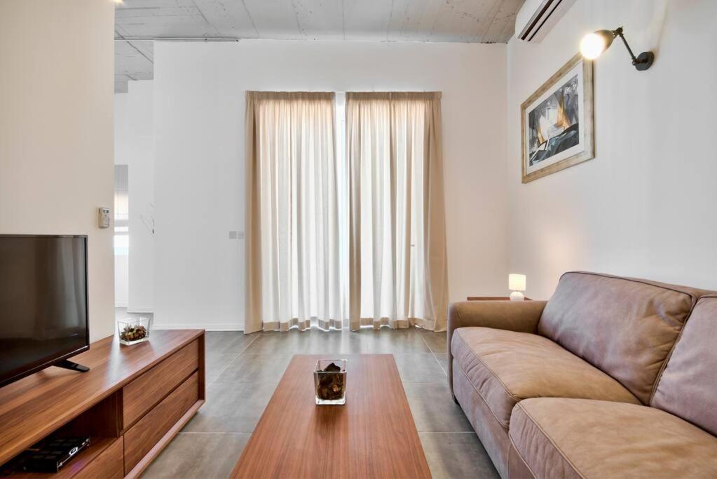 Vallettastay - Harbor View Gem -Sea View 2 Bed Apt المظهر الخارجي الصورة