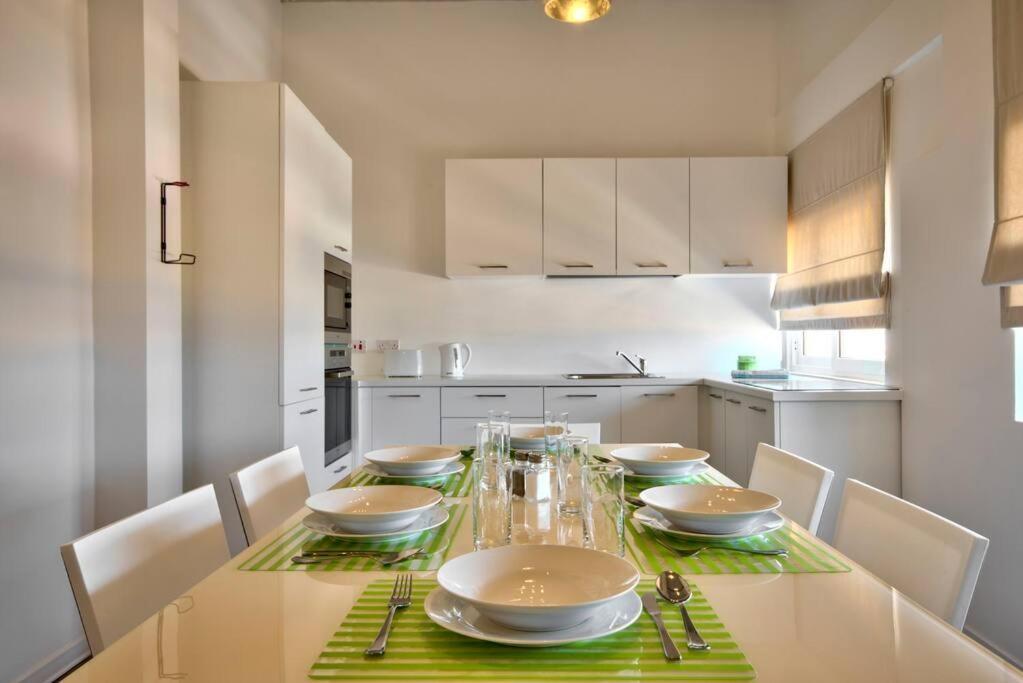 Vallettastay - Harbor View Gem -Sea View 2 Bed Apt المظهر الخارجي الصورة