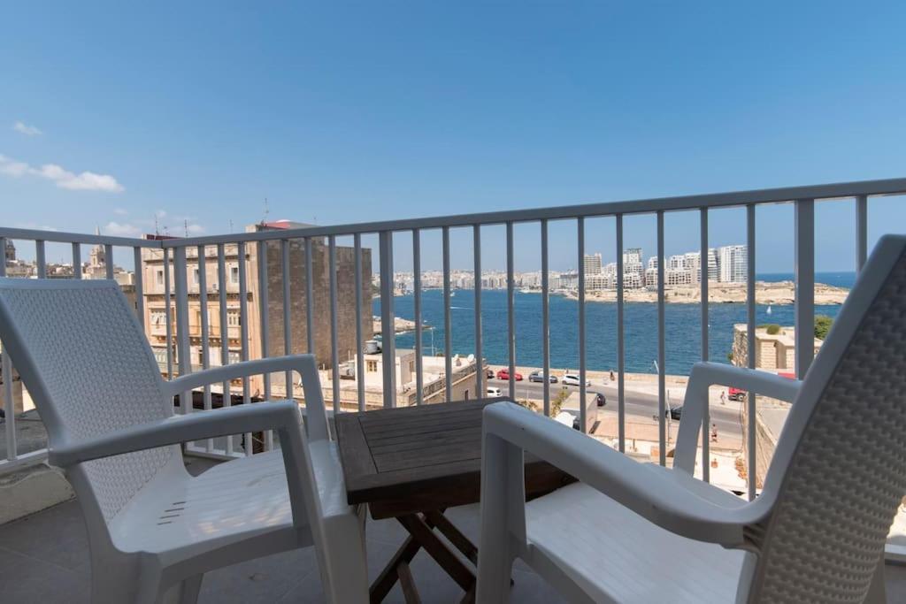 Vallettastay - Harbor View Gem -Sea View 2 Bed Apt المظهر الخارجي الصورة