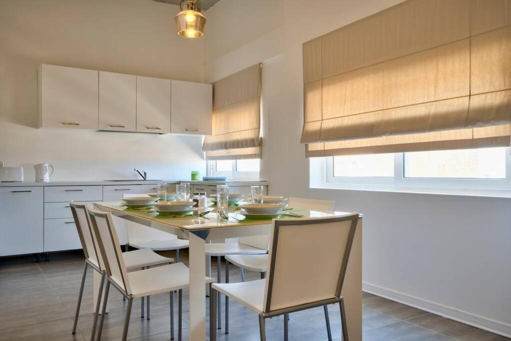 Vallettastay - Harbor View Gem -Sea View 2 Bed Apt المظهر الخارجي الصورة